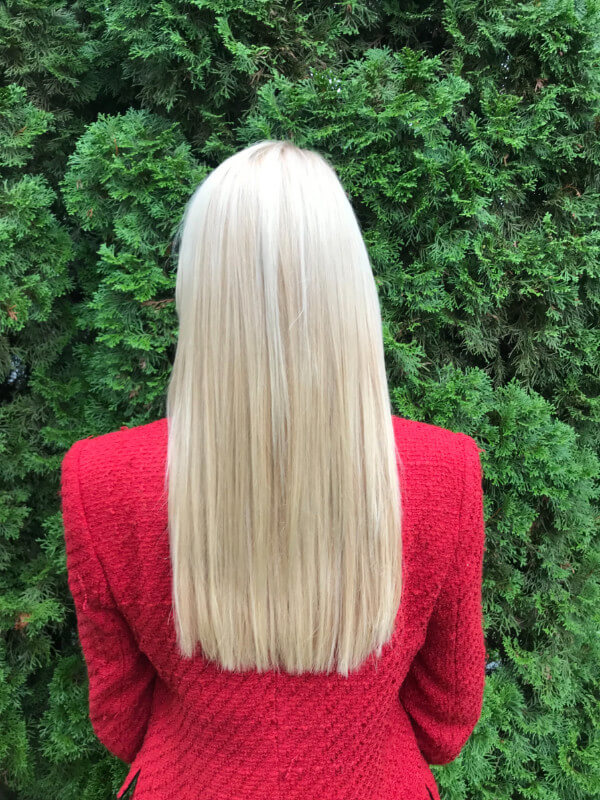 Dámský střih a vlasová péče s blond barvou pro zdravé vlasy v pražském kadeřnickém salonu Vlasotéka v Praha 10 Hostivař
